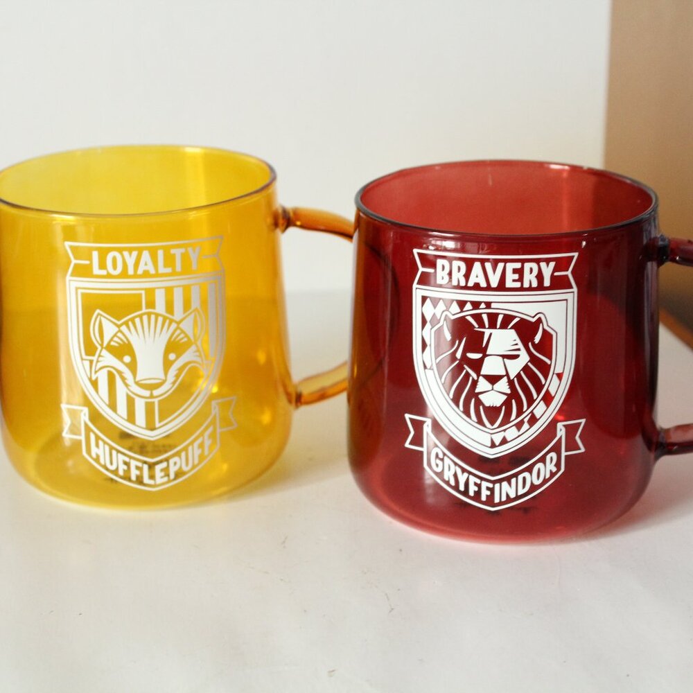 2 Hallmark Harry Potter Gryffindor and Hufflepuff Glass Mugs